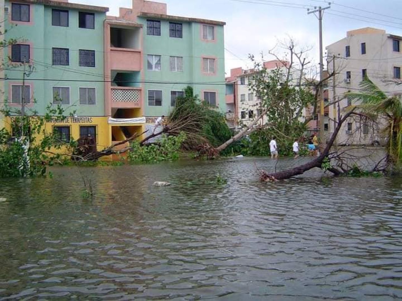 Las inundaciones prevalecieron por varios días, impidiendo el acceso a distintas áreas