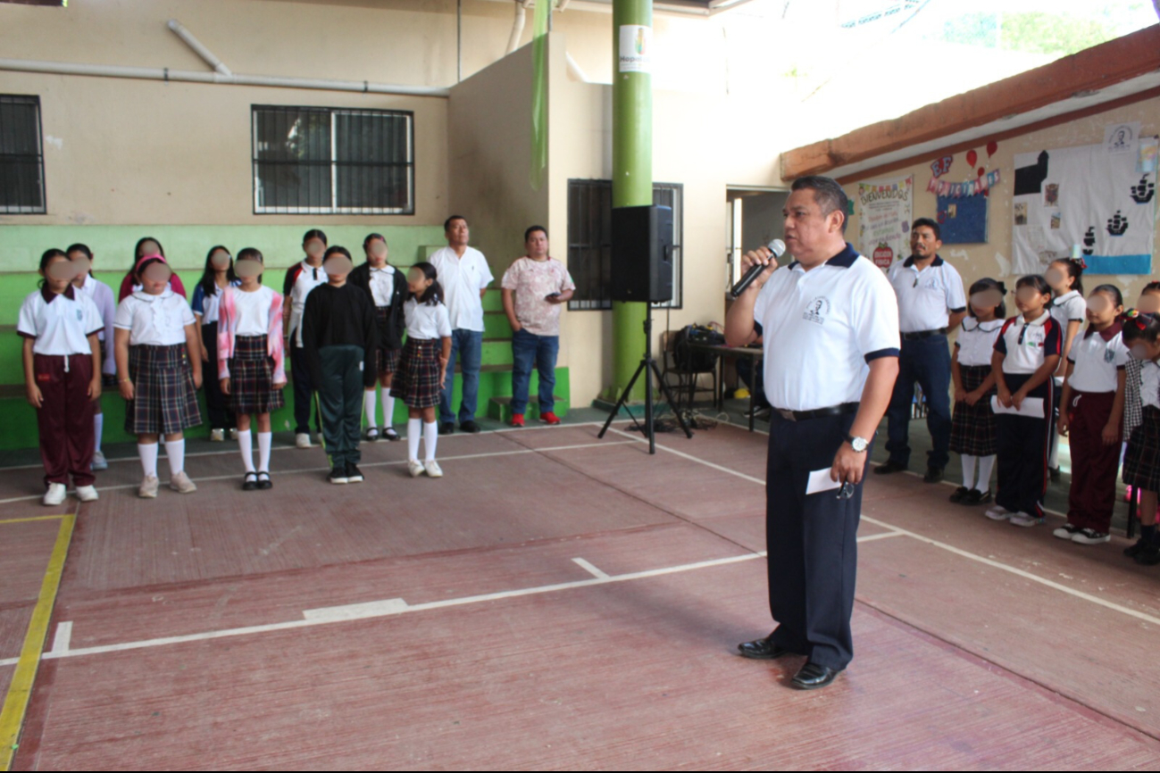 Escuela de Hopelchén rinde homenaje a maestras fallecidas en accidente