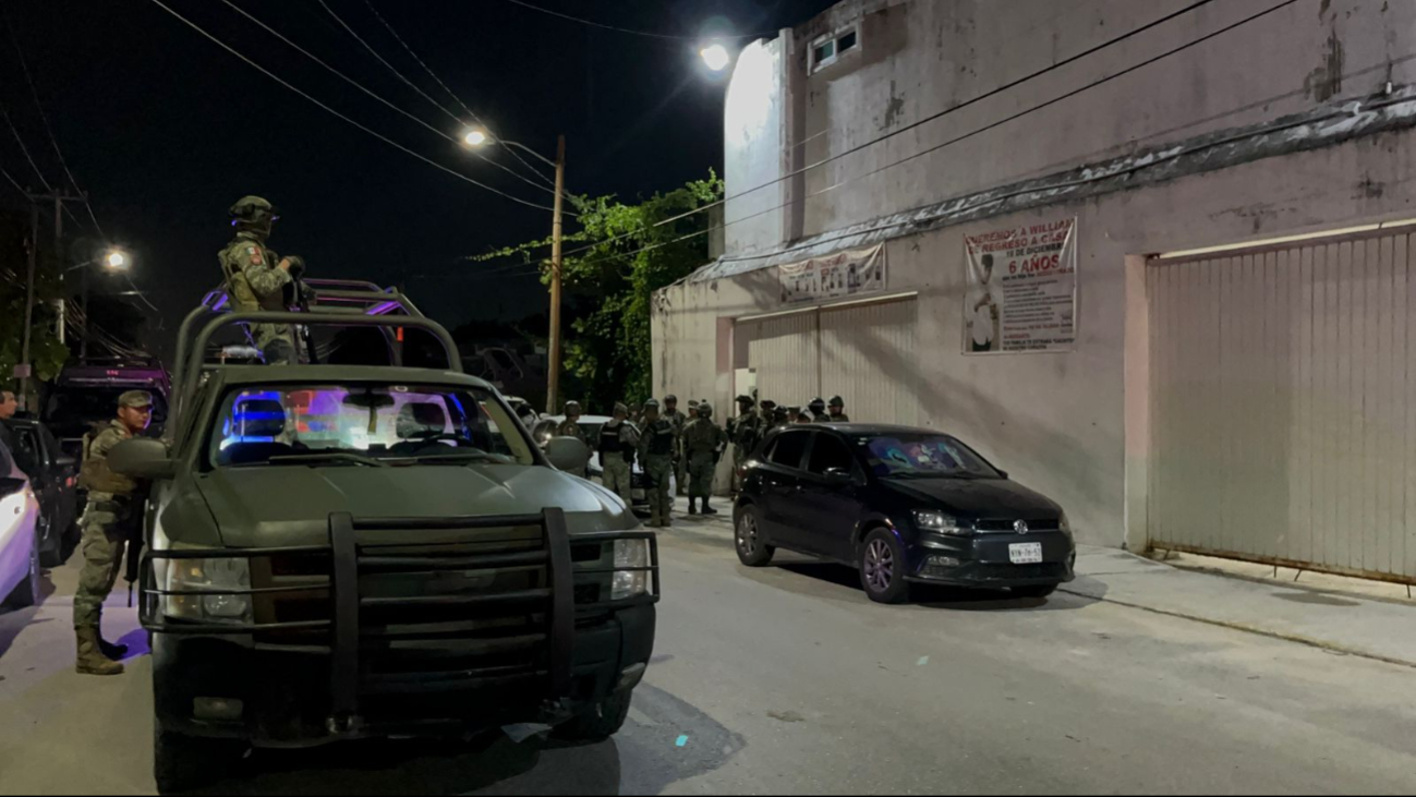 Cateo de bares y domicilios en Cancún pudo deja preliminarmente a seis detenidos 