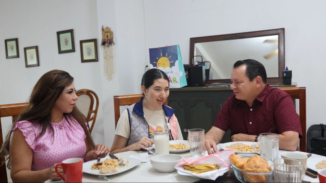 Joaquín Díaz Mena inicia recorridos casa por casa para conocer las necesidades de los yucatecos