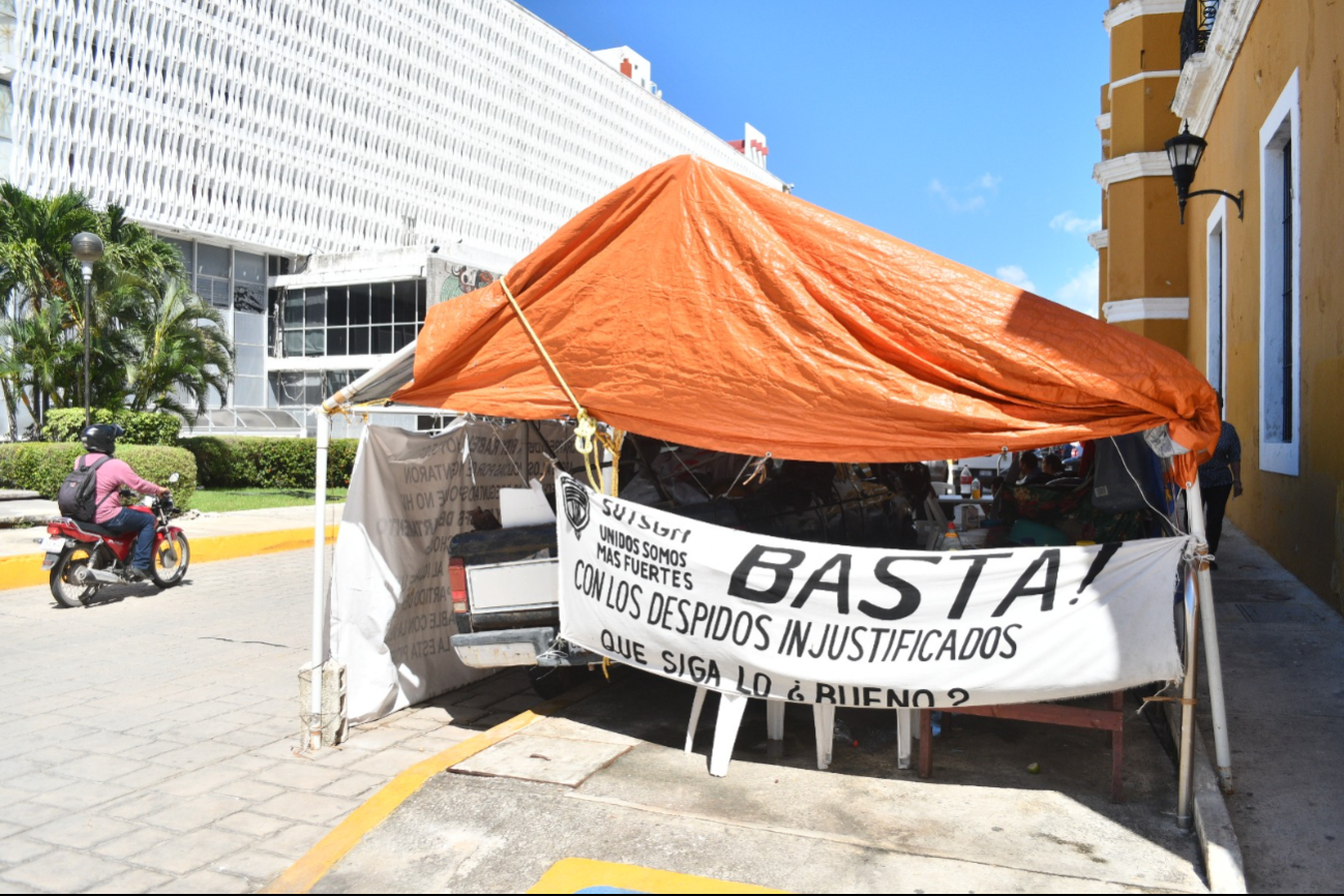 Los extrabajadores del Ayuntamiento de Campeche se reunieron con diputados para discutir su reinstalación laboral