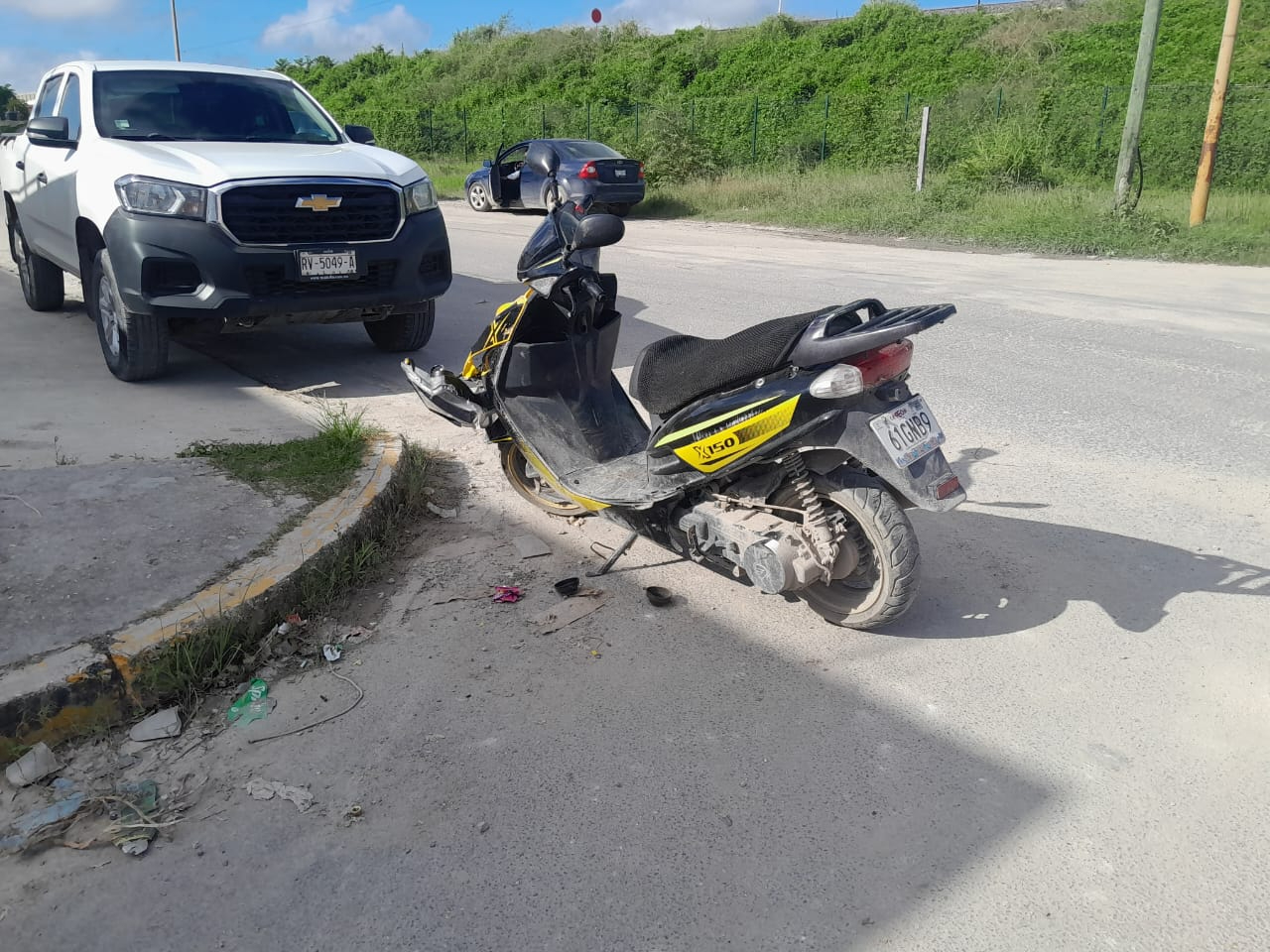  Motociclista termina lesionado tras ser embestido por auto que le cortó el paso en Escárcega