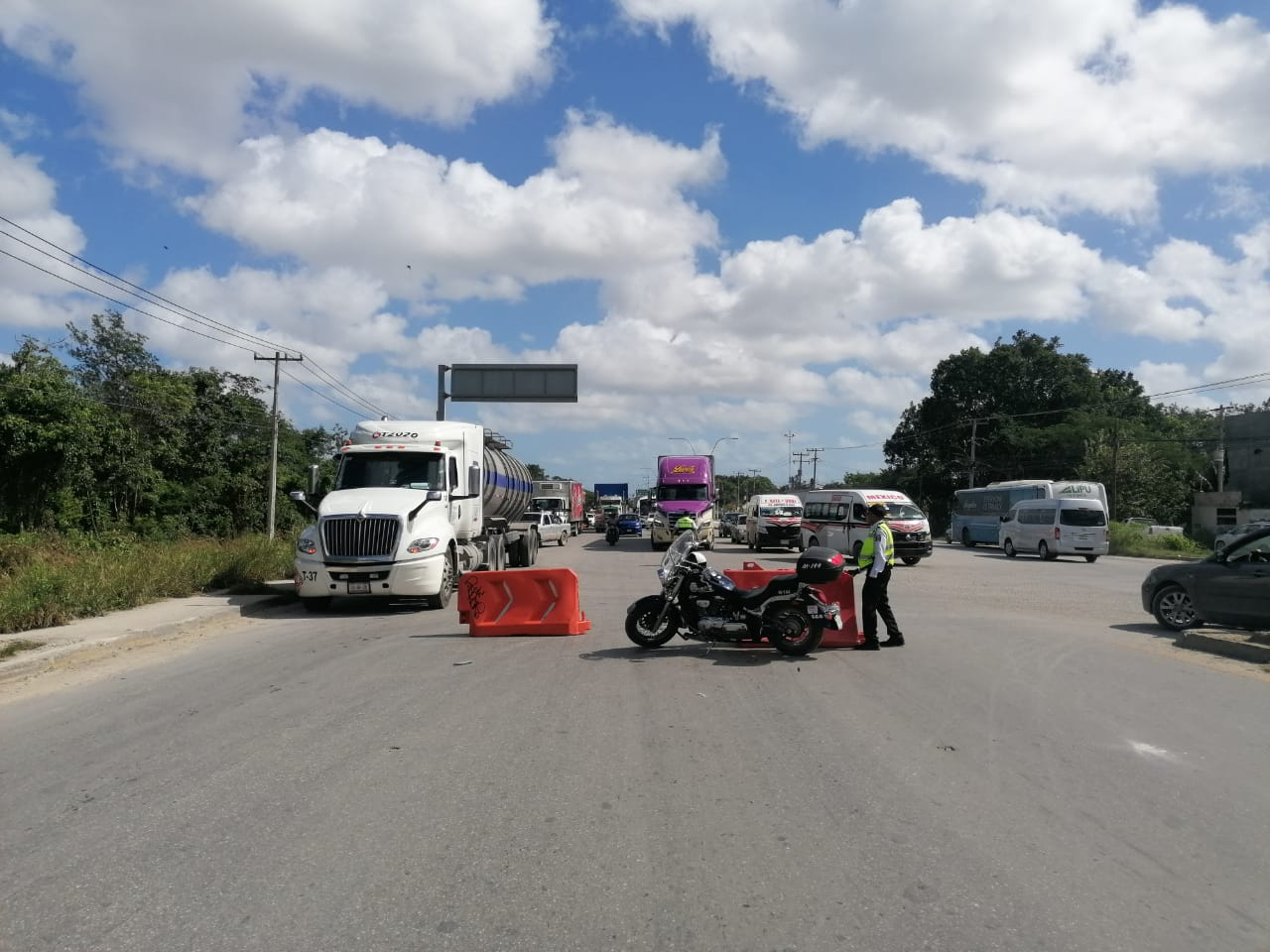 Bloqueo de avenidas en Cancún continúan: Representantes de colonias se reúnen con ejidatarios