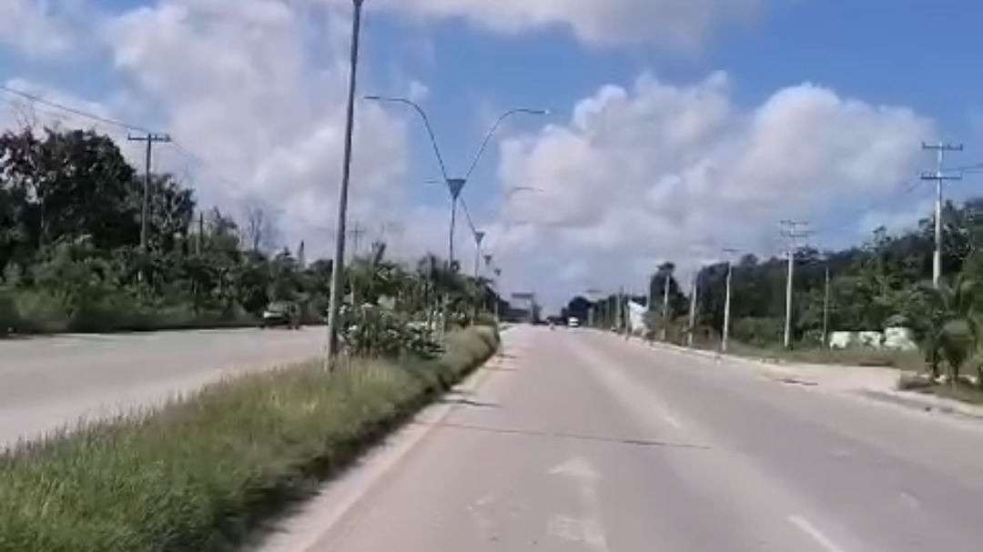 Durante las manifestaciones se reportó la presencia de fuego en el otro extremo de la carretera