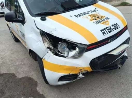 Taxista impacta a motociclista en la colonia Lázaro Cárdenas de Chetumal