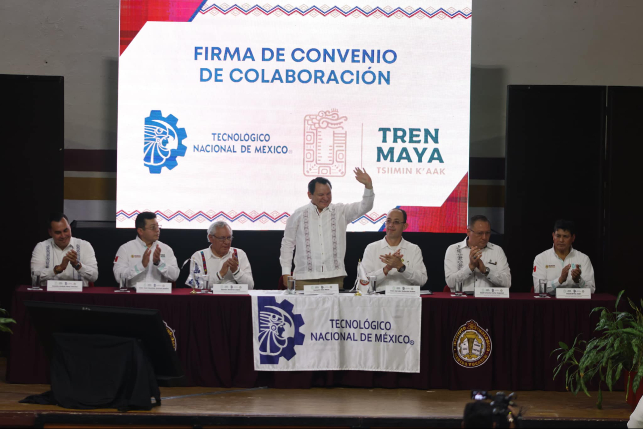 Joaquín Díaz Mena encabezó la firma del convenio entre el Tecnológico Nacional de México y el Tren Maya