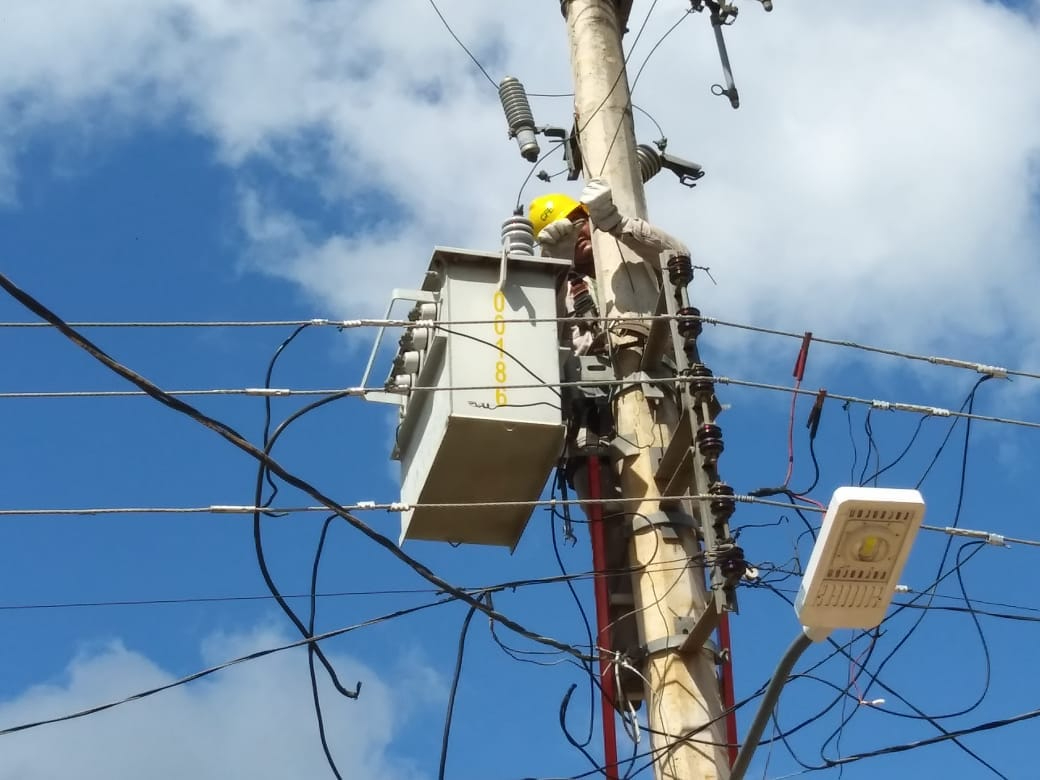 La CFE acudió a Ich-Ek para solucionar las deficiencias en el servicio eléctrico tras las quejas de los pobladores