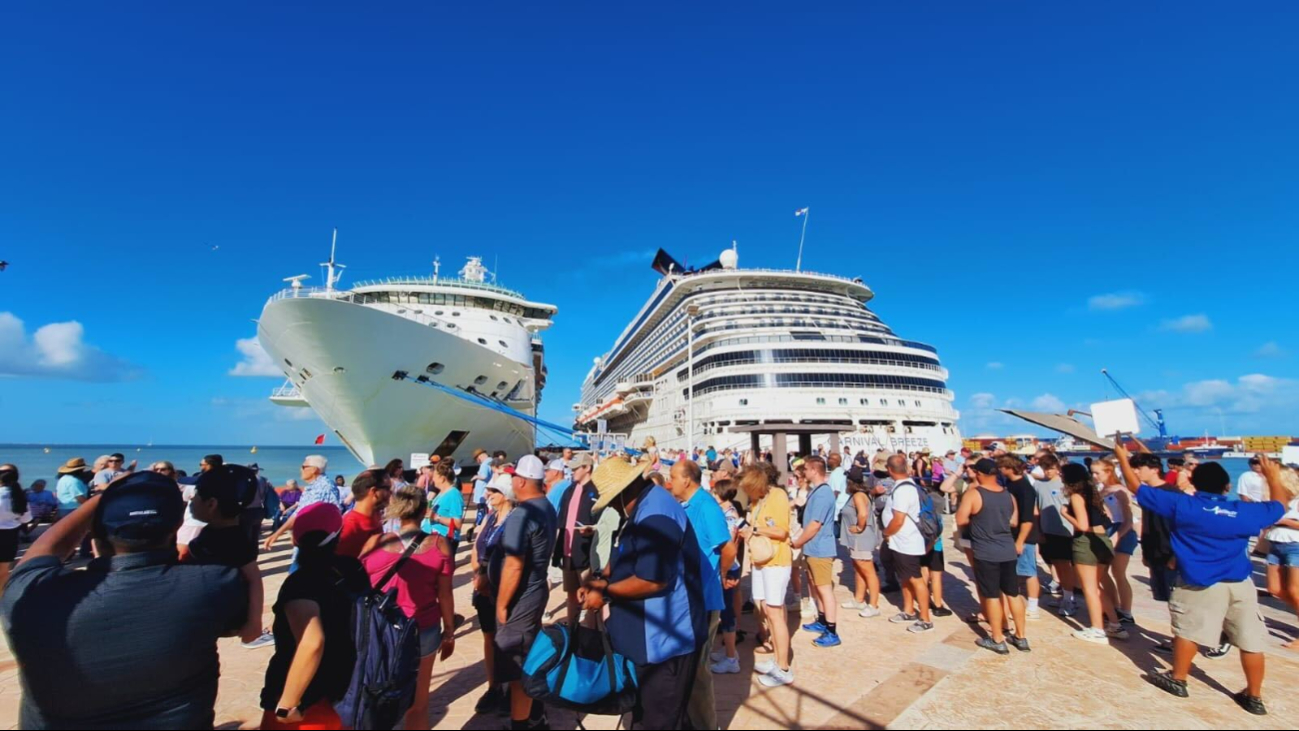 Los turistas llegaron a Puerto Progreso este jueves