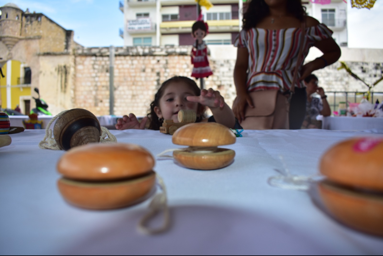 Maestros enseñan los juegos tradicionales