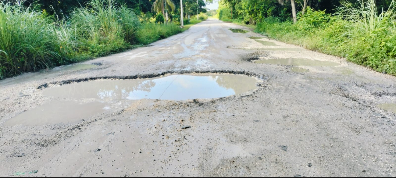   Baches en carretera Escárcega-Candelaria: Conductores temen más tragedias  