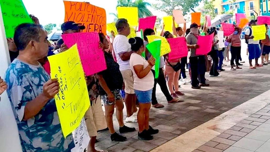 En Playa del Carmen, “paracaidistas” tomaron el Palacio Municipal hace una semana.