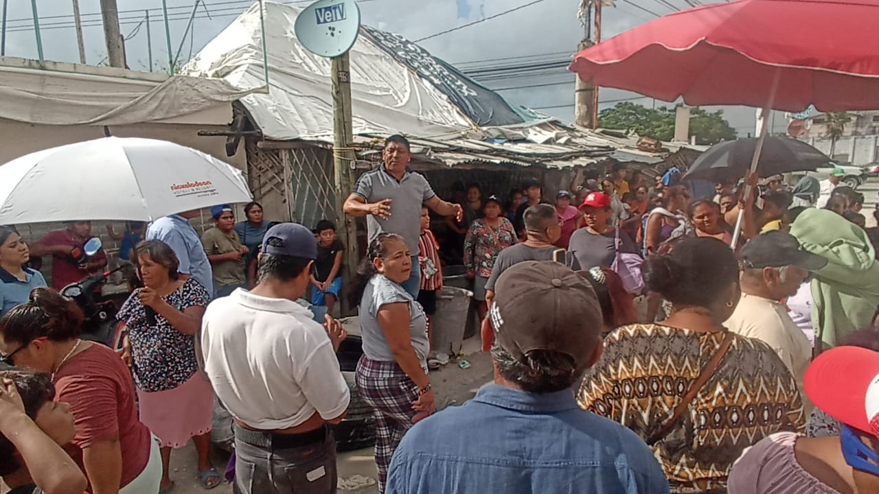 Habitantes de la zona se reunieron para exigir el regreso de la maquinaria