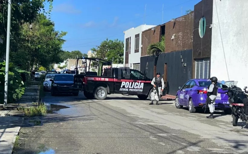 Hallan cadáver en el estacionamiento de una casa en Chetumal