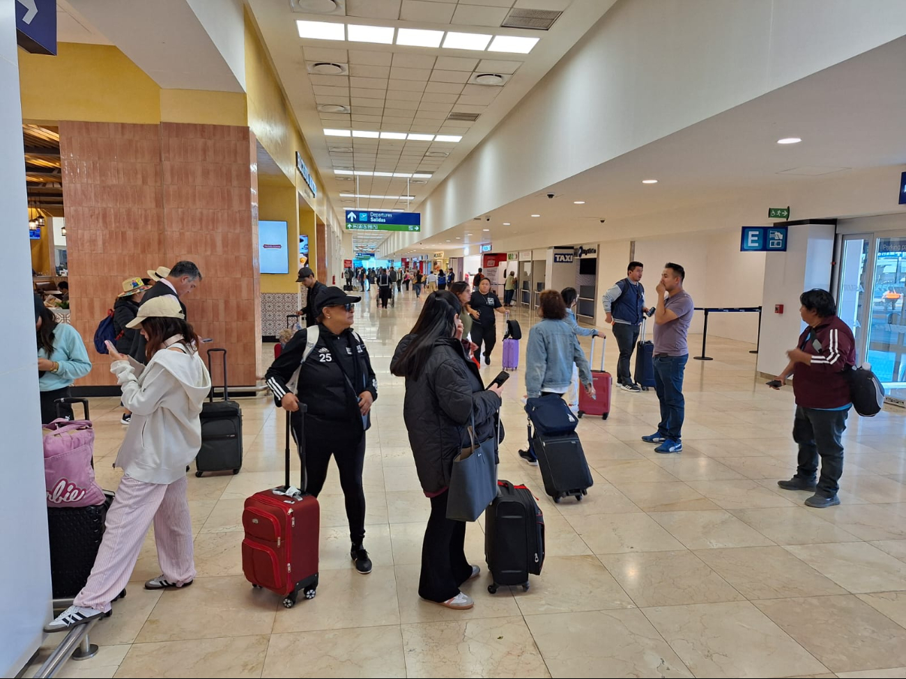 Hay buena afluencia de pasajeros en el aeropuerto de Mérida