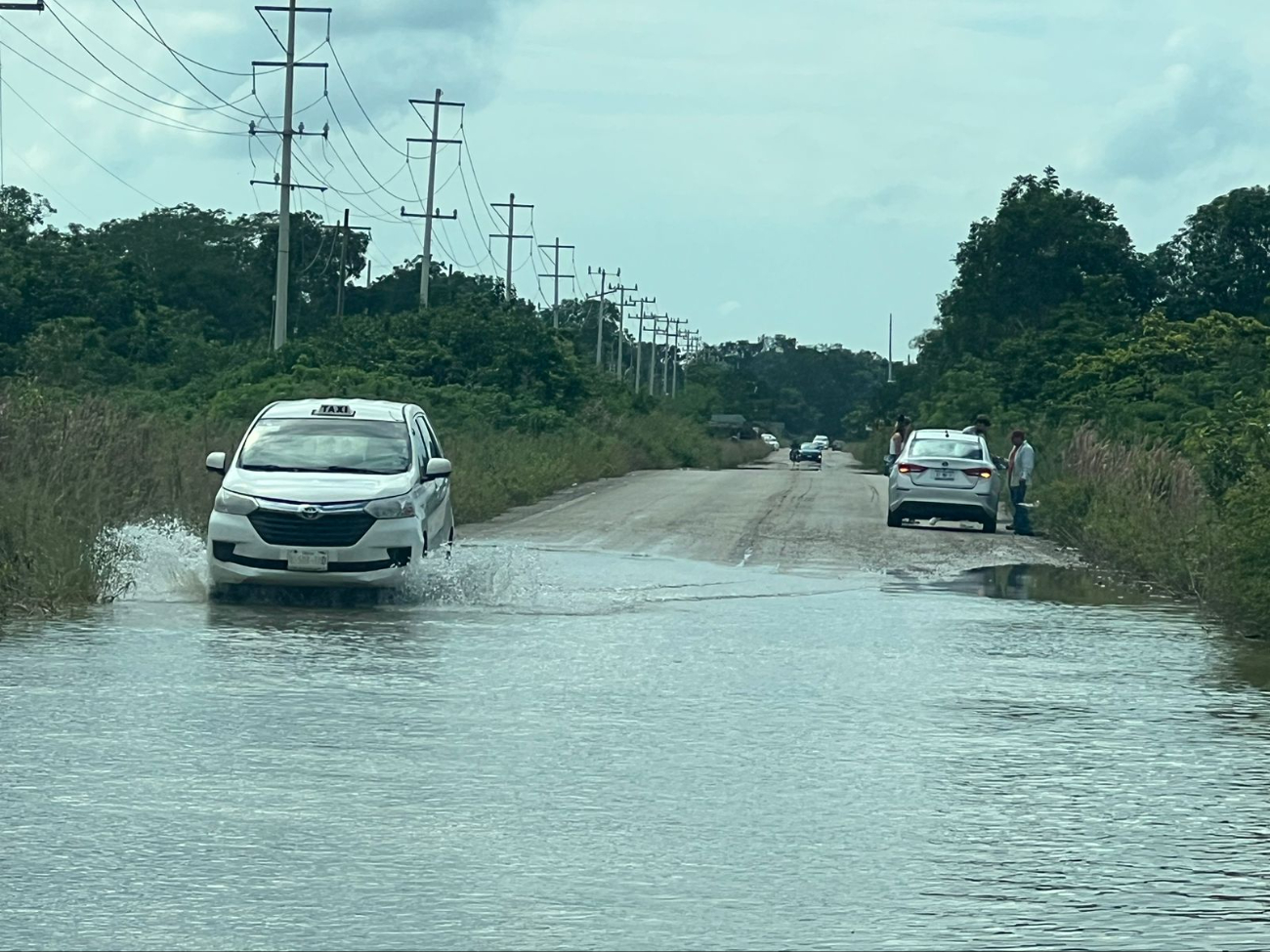 Piden colocar señales de advertencia ante inundación en la carretera Kantunilkín a Chiquila 