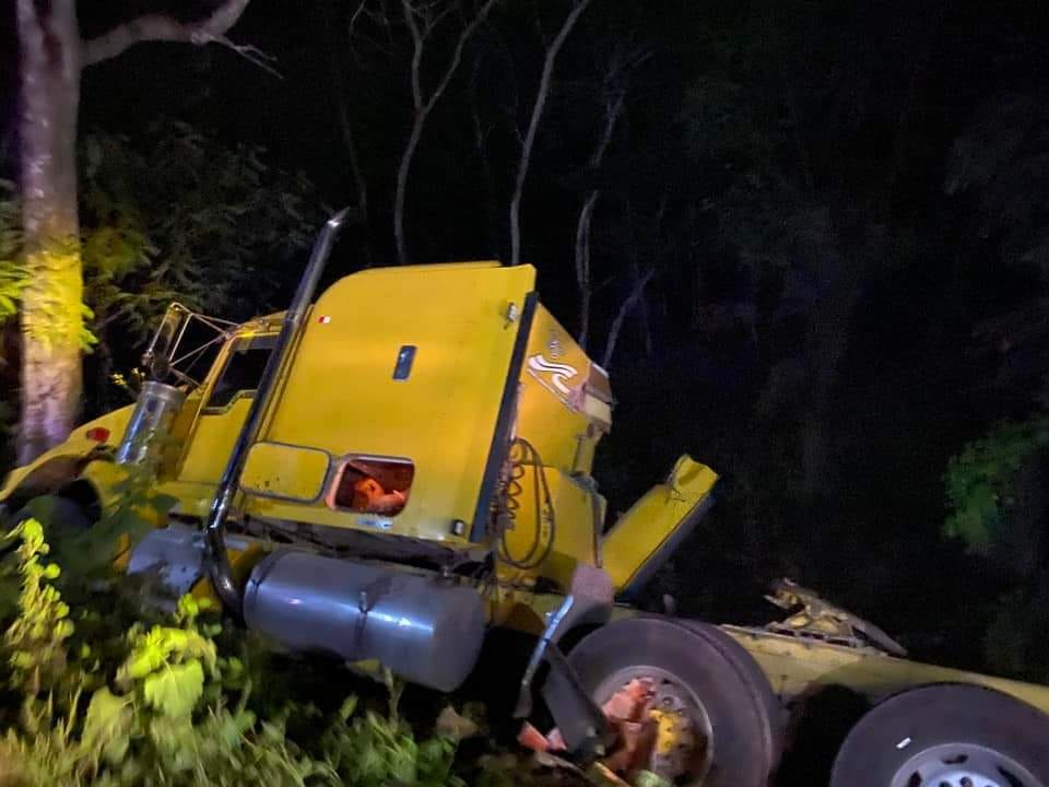 Afortunadamente, solo hubo daños materiales y el conductor salió ileso