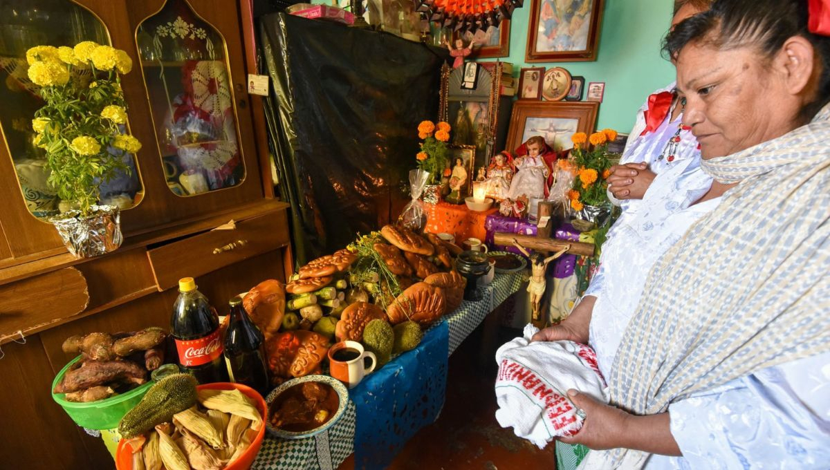 El Día de Muertos es una celebración que destaca por su capacidad de reunir elementos prehispánicos y católicos