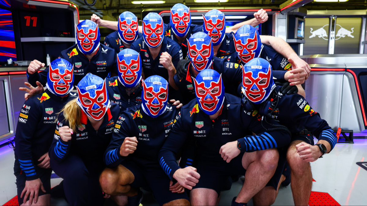 El equipo de Red Bull se pone muy mexicano previo a la calificación