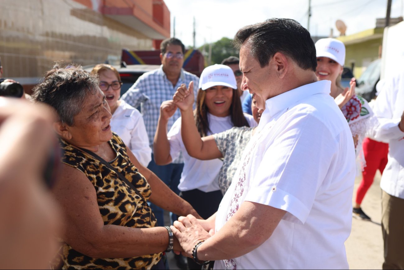 El Gobernador de Yucatán, Joaquín Díaz Mena, inició una jornada de entrega de despensas en Progreso para apoyar a las familias más necesitadas