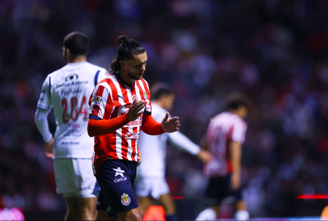 Falta de contundencia condena a Chivas ante Puebla