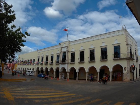 Homero Novelo Burgos denunció al exalcalde Alfredo Fernández Arceo por presunto desvío de recursos en el cenote Zací