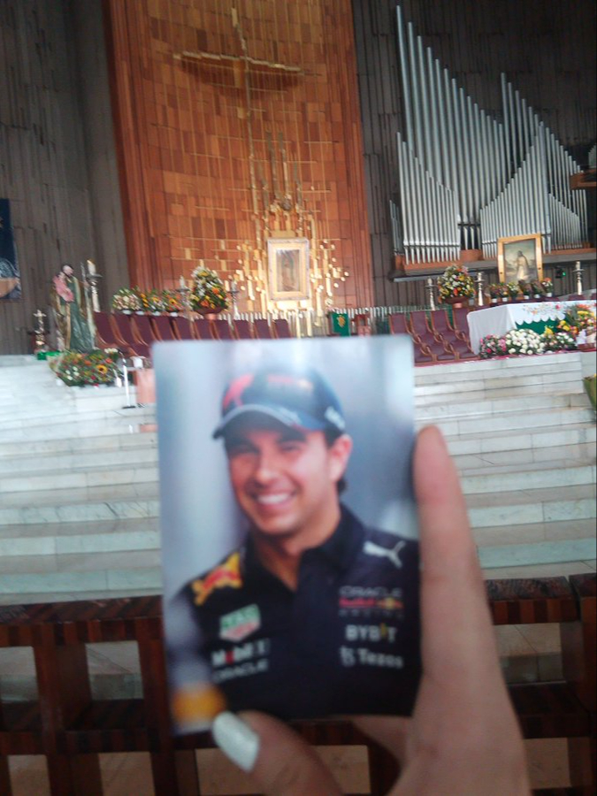 La estampita de Checo en la Basílica