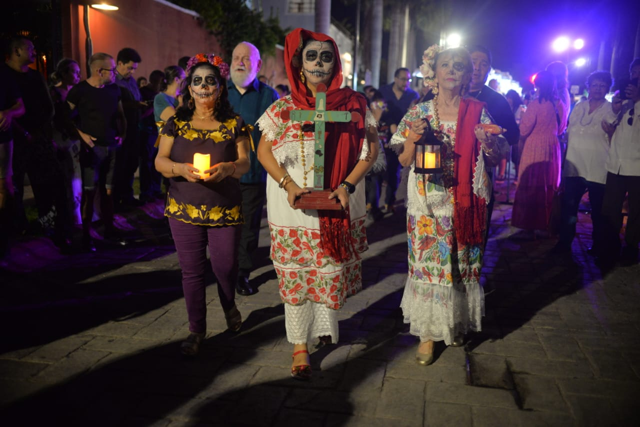 Realizan recorrido en el Cementerio General por Festival de las Ánimas 2024 / Especial