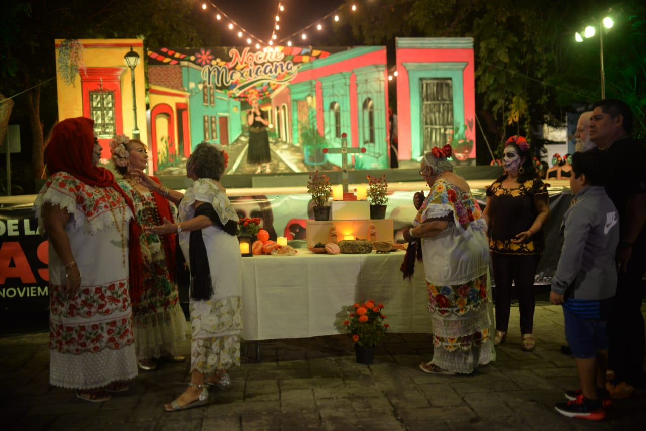 Realizan recorrido en el Cementerio General por Festival de las Ánimas 2024 / Especial