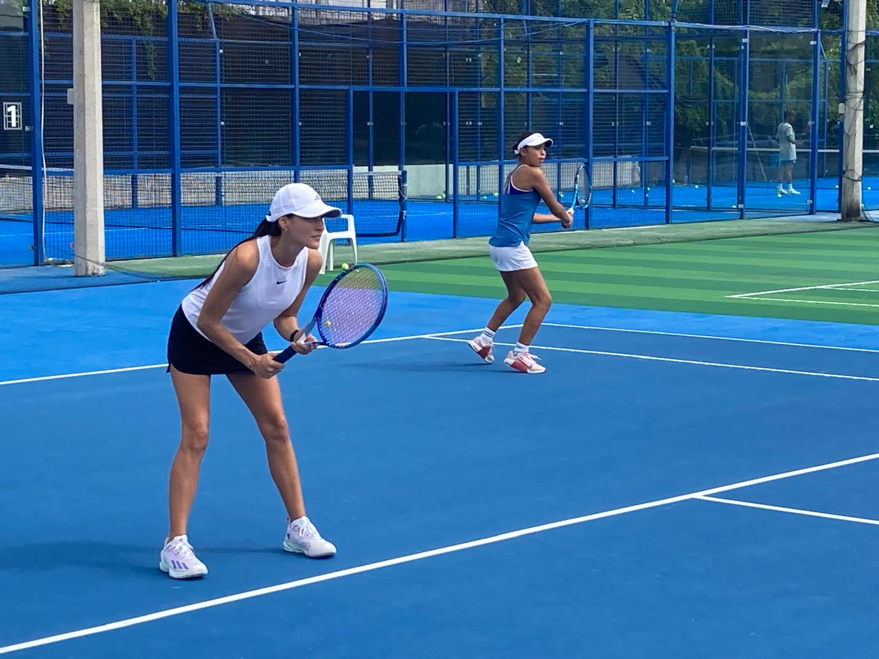 Claudia y María obtuvieron victoria en la categoría femenil