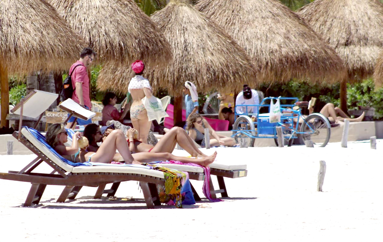 Hoteleros de Holbox esperan repunte por el Día de Muertos