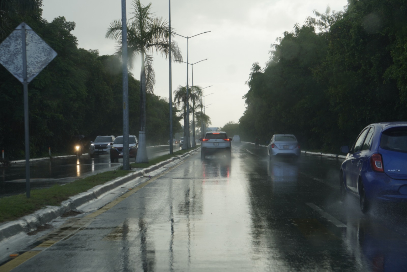 El SMN informa que la onda tropical interactuará con una vaguada y un canal de baja presión