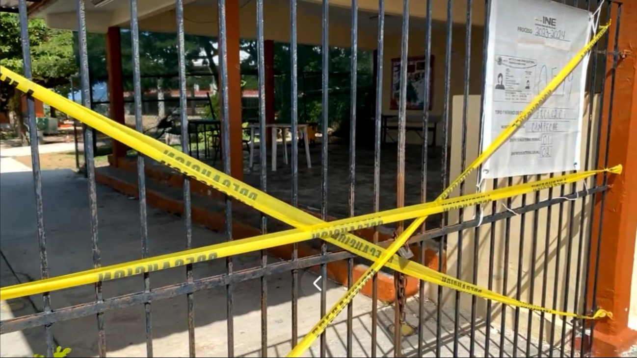 Padres de familia clausuran escuela primaria en Campeche exigiendo seguridad para sus hijos