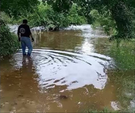 Las lluvias han incrementado considerablemente el nivel del agua.