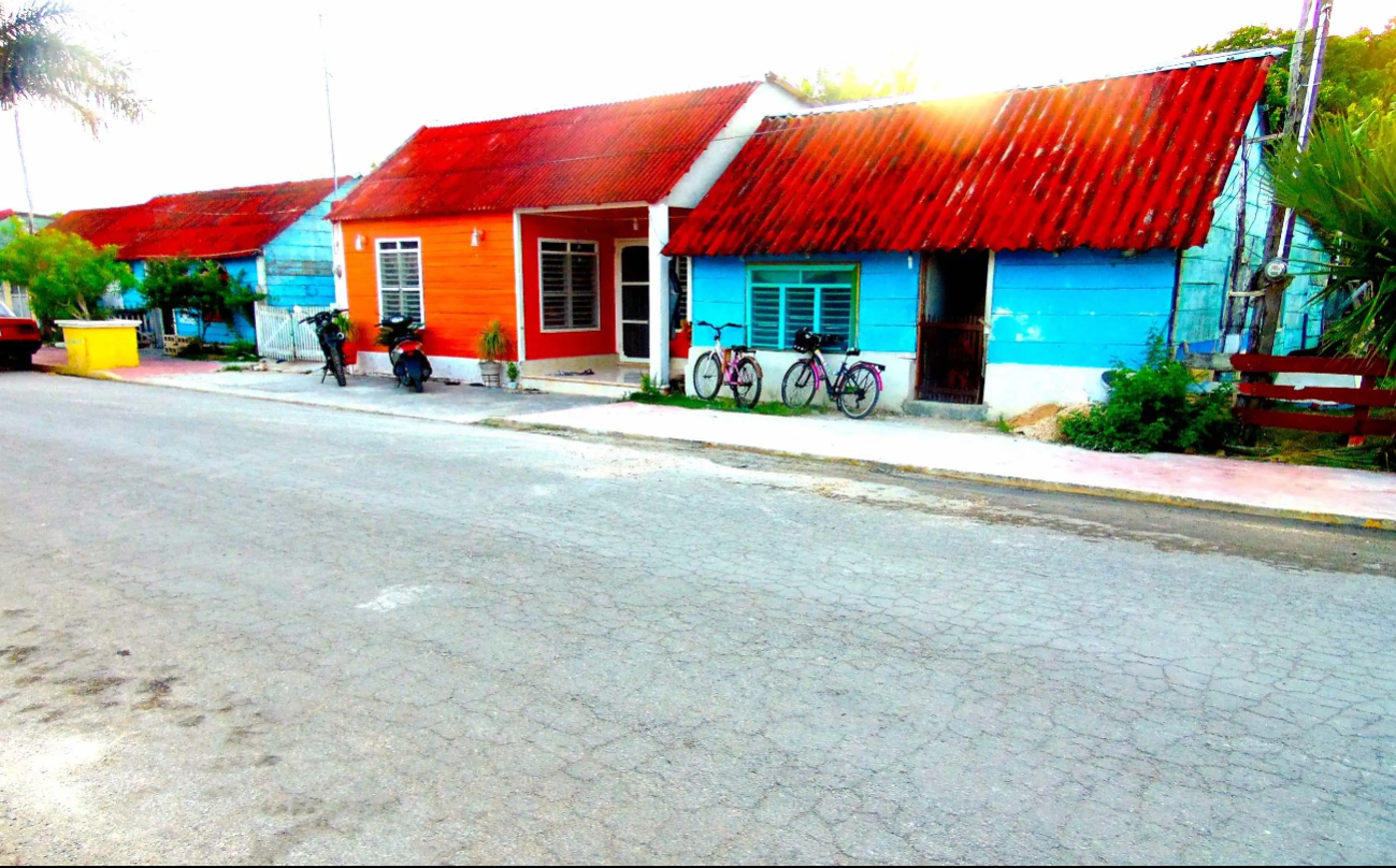 San Felipe es un encantador pueblo pesquero a solo dos horas y media de Mérida, con casas de madera pintadas de colores vibrantes