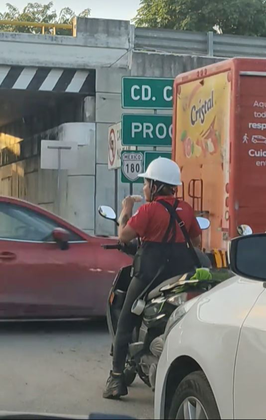 También fue criticada por no usar el casco adecuado