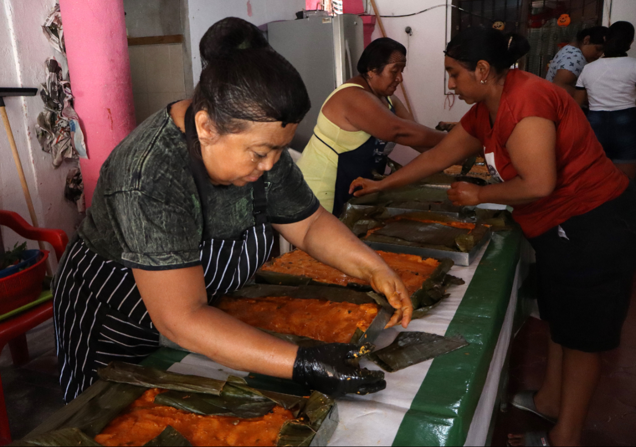  Una tradición con más de 30 años realizar  mucbipollos       