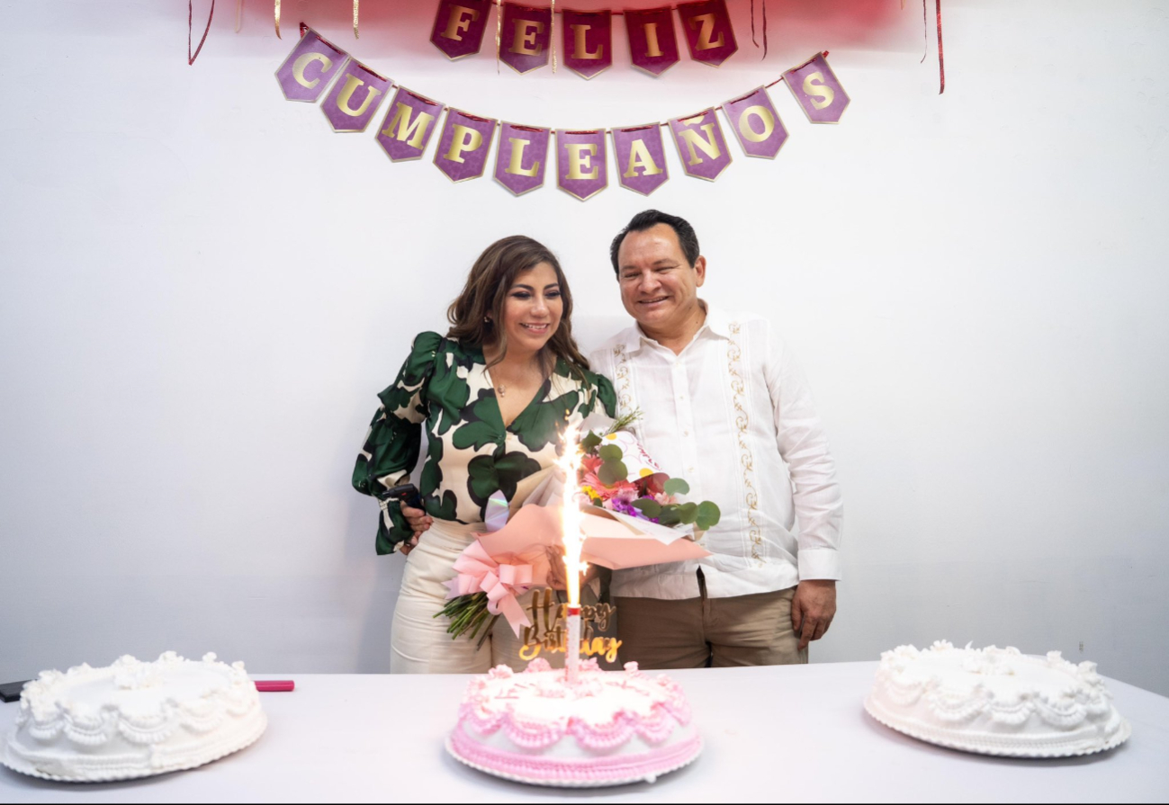 Wendy Méndez festeja su cumpleaños junto a su esposo.