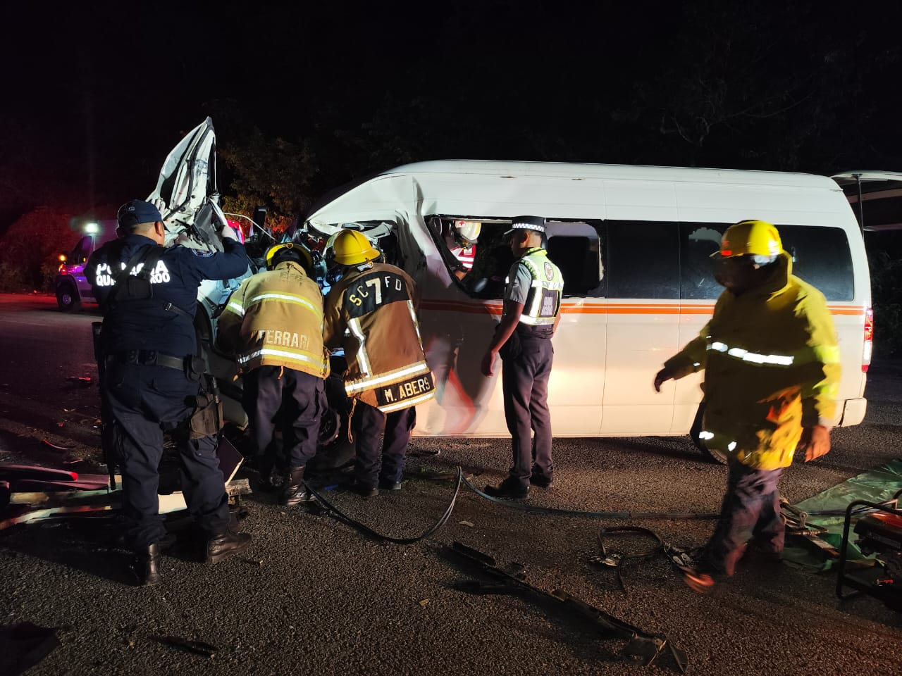 Accidente en Felipe Carrillo Puerto: Choque entre combi y vehículo  pesado deja heridos