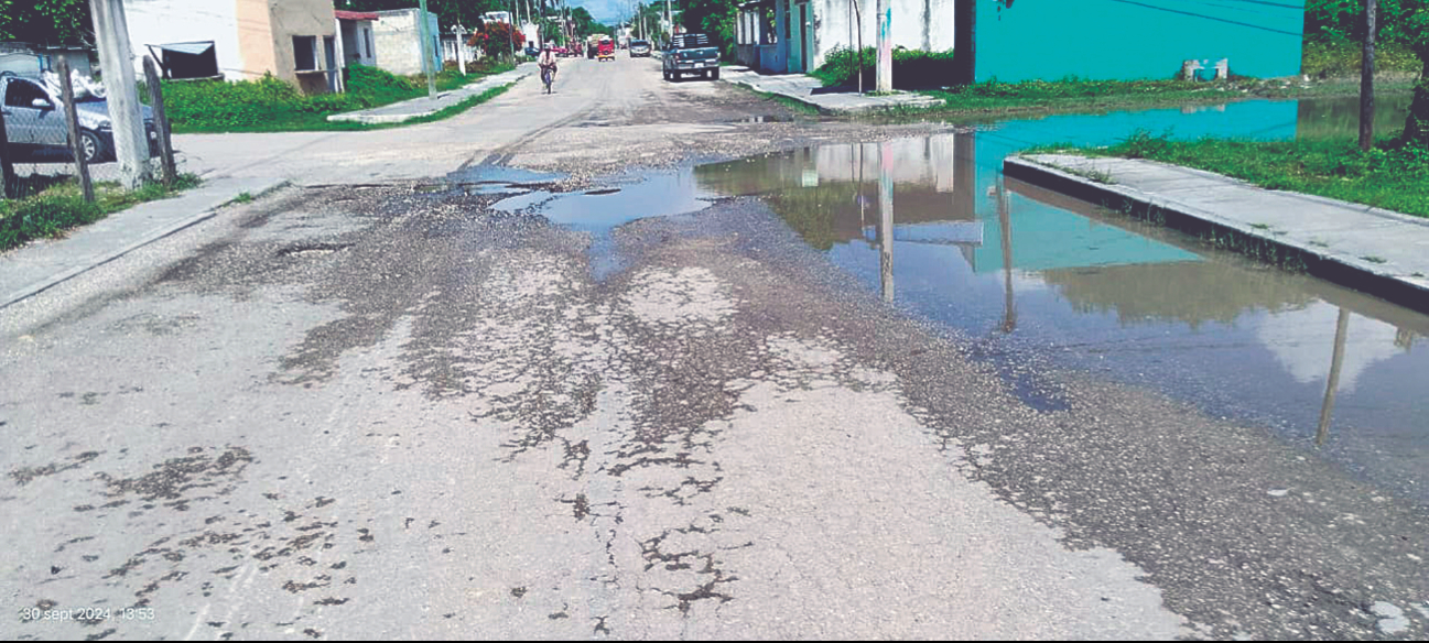 El tramo que va de la avenida principal hasta la colonia La Lupita está lleno de hoyancos que representan un peligro para los conductores y arruinan los vehículos