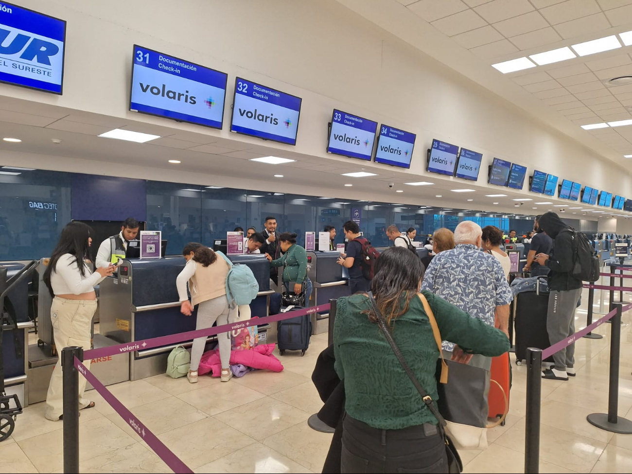 Se mantiene buena afluencia de personas en el aeropuerto de Mérida