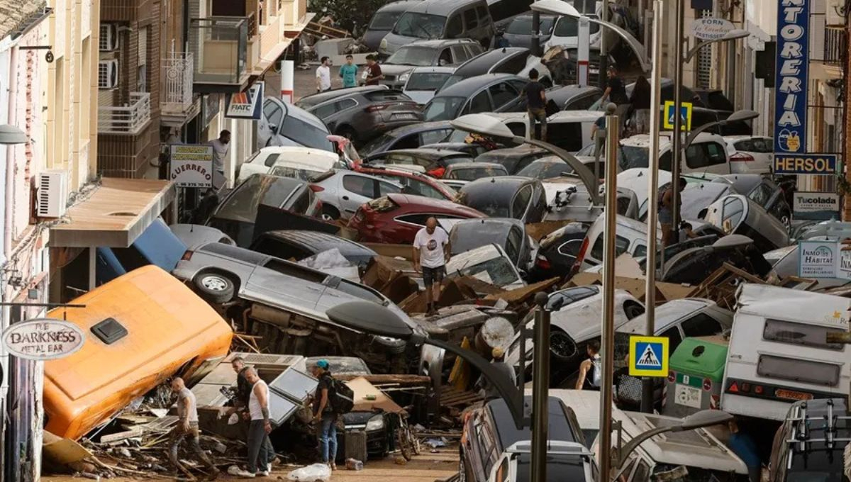 Dana en España deja saldo preliminar de al menos 70 muertos y miles de evacuados por lluvias históricas