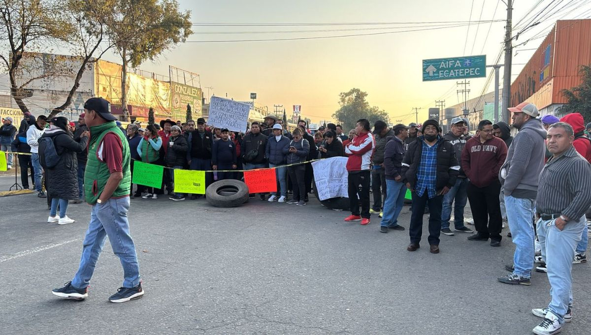 Trabajadores del  Ayuntamiento de Ecatepec, bloquean las principales vialidades del municipio exigiendo el pago de salarios