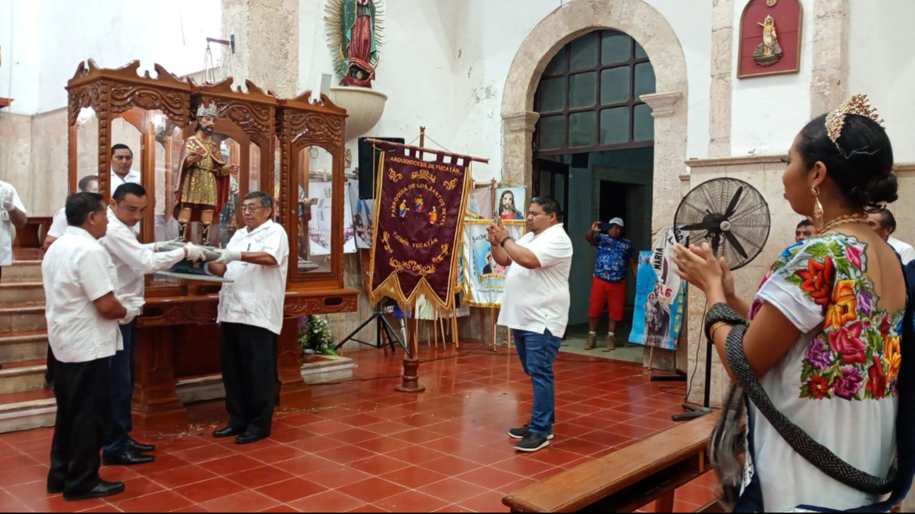 Realizan tradicional subida de los Reyes Magos en Tizimín, Yucatán