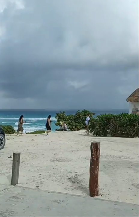 Al final del video, el joven evidenció su llegada a Cancún con la vista de las playas