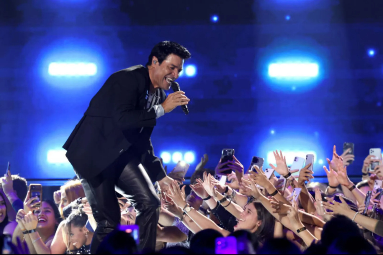 Chayanne expresa su emoción y agradecimiento hacia sus seguidores por el apoyo continuo