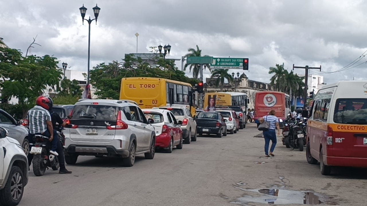 Se registra caos vial en  Campeche previo a Día de Muertos 