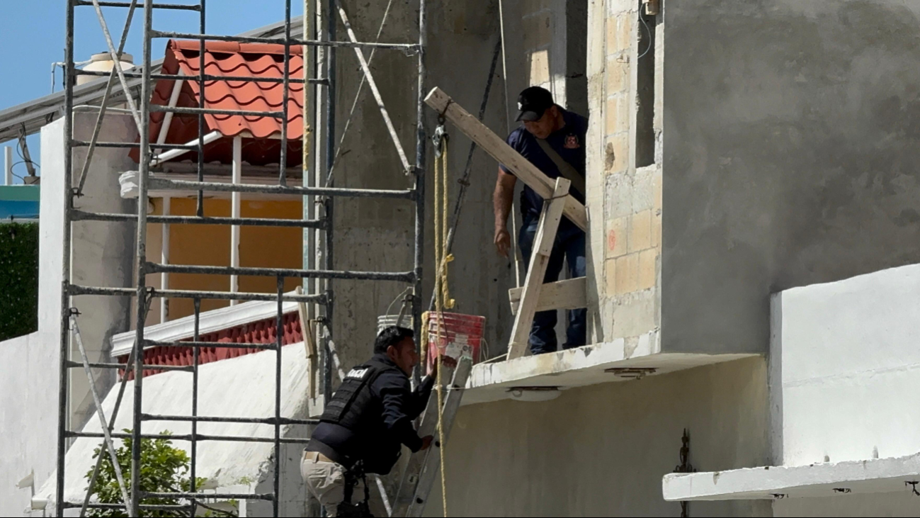 El accidente ocurrió cerca de las 11:00 horas mientras realizaba trabajos de albañilería en una construcción de dos pisos