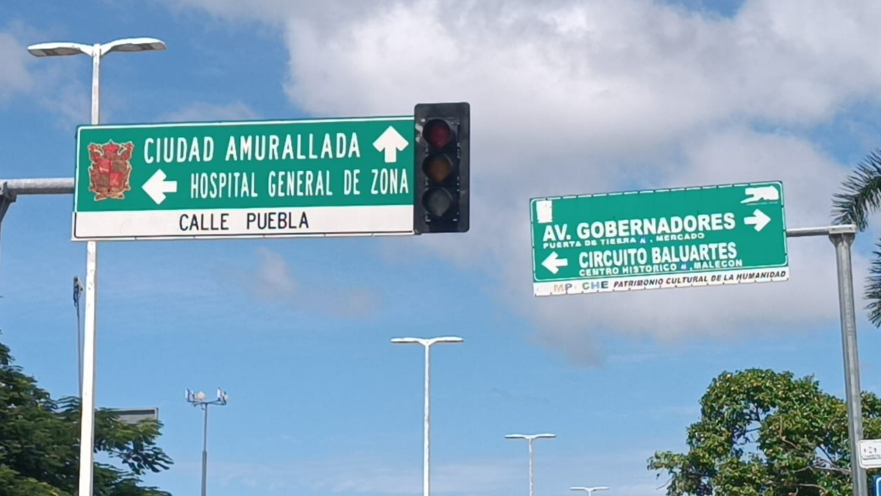 El fallo de los semáforos en la Avenida Central y el cruce con Circuito Baluartes complicó el tráfico vehicular