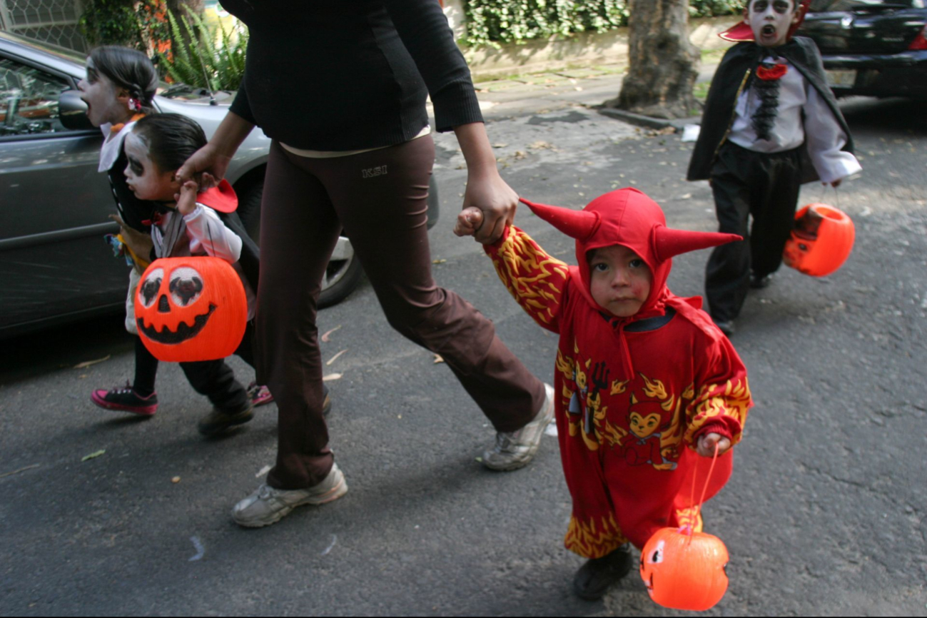 Los niños ya están listos para salir a pedir calaverita