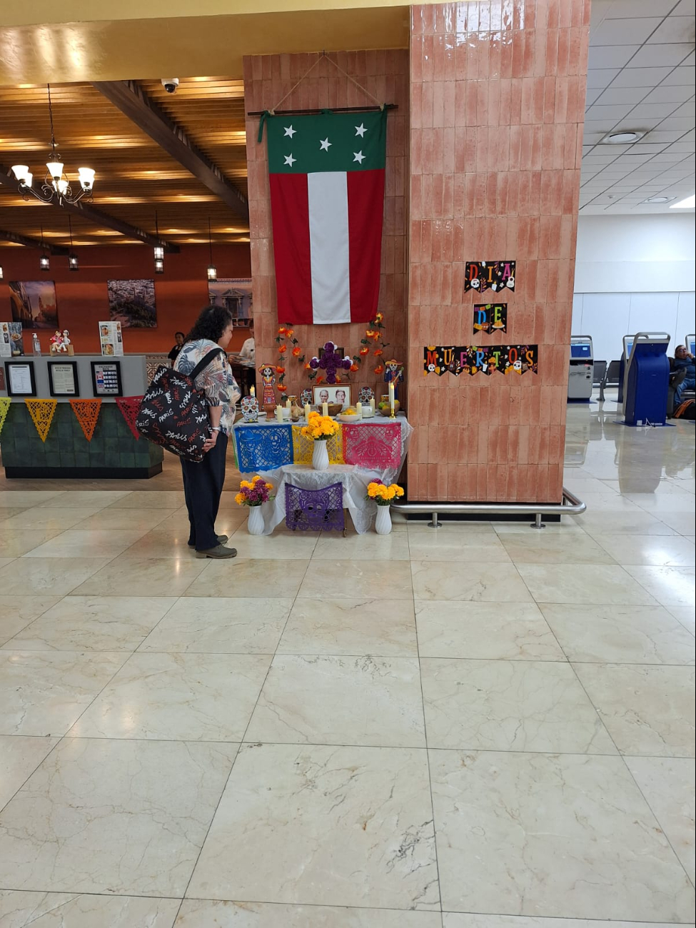 Llegaron los Pixanitos al Aeropuerto de Mérida; invadió el espíritu de Día de Muertos 